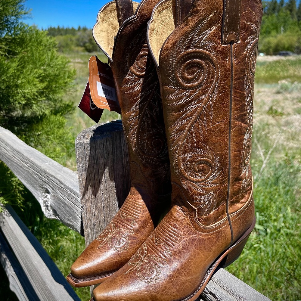 Justin women’s boots size 6 NEW Style#L4332